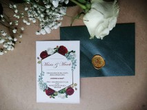 Svadobné oznámenie so smaragdovou obálkou a pečaťou
