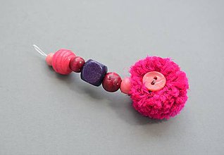 Kľúčenky - Kľúčenky s bombuľkami pink (Cyklámenová s gombíkom) - 11676488_