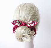 Ozdoby do vlasov - Tmavo ružová ľanová gumička "scrunchie" s vyšívanou mašličkou - 11678680_