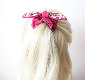 Ozdoby do vlasov - Tmavo ružová ľanová gumička "scrunchie" s vyšívanou mašličkou - 11678681_