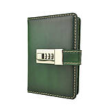  - Malý kožený zápisník na heslový zámok, ručne tieňovaný, zelená farba - 11679790_