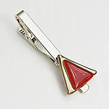 Pánske šperky - Originálna spona na kravatu, červená, ručne maľované sklo s platinou, trojuholníková - 11682198_