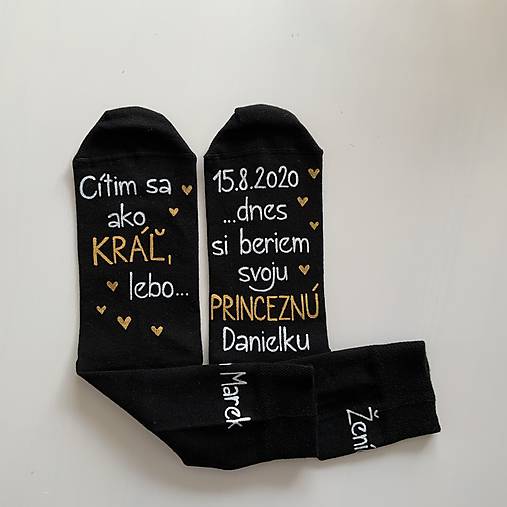 Maľované ponožky pre ženícha vo farbách: (biela + zlatá 2 na čiernych s menom "princeznej" 3)