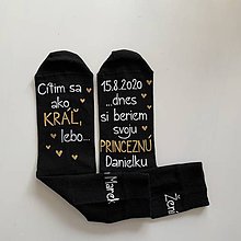 Ponožky, pančuchy, obuv - Maľované ponožky pre ženícha (biela + zlatá 2 na čiernych s menom "princeznej" 3) - 11688496_