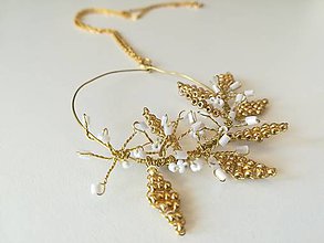 Náhrdelníky - Drôtený náhrdelník s kvietkami a listami - 11693954_
