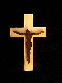 Dekorácie - Drevený krížik - Ježiš na kríži - 11696964_