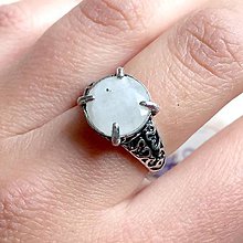 Prstene - Moonstone Antique Ring / Elegantný vintage prsteň s mesačným kameňom P0014 - 11700924_