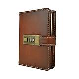 Papiernictvo - Malý kožený zápisník na heslový zámok, ručne tieňovaný, Cigaro farba - 11700368_