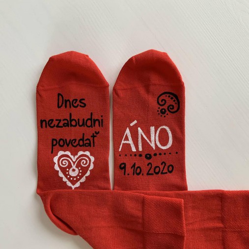 Maľované ponožky pre ženícha (Červené s bielo čiernu kombináciou maľby)
