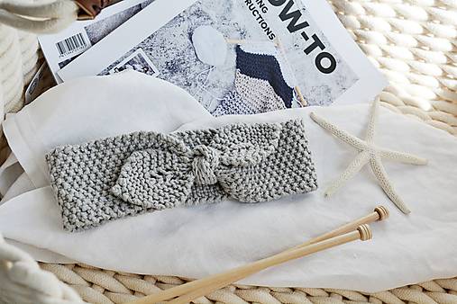 Čiapky, čelenky, klobúky - Ručne pletená bavlnená čelenka s mašľou  jar/leto (Sivá) - 11734934_