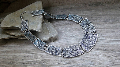 Náhrdelníky - Masívny kovový náhrdelník zlato (fialovo modrý č. 3140) - 11744353_