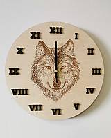 Drevené nástenné hodiny svetlé – Vlk