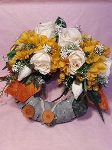 Dekorácie - Kvetinový dekoratívny veniec v jarných farbách  /16/ - 11749000_