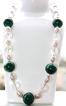 Náhrdelníky - Náhrdelník prírodný pravý malachit, perla a krištáľ - 11760215_