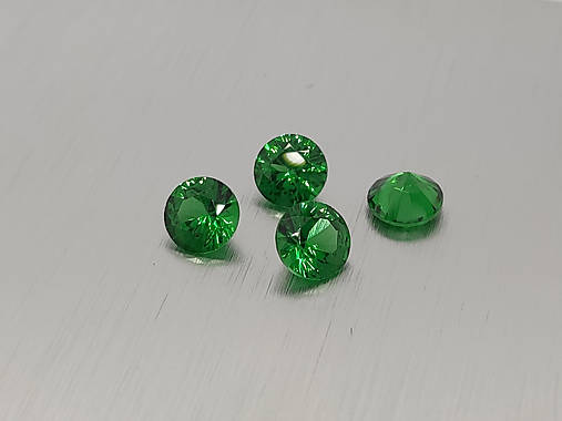 Sklo tvrdené brúsené smaragdovo zelené 4-6 mm okrúhle