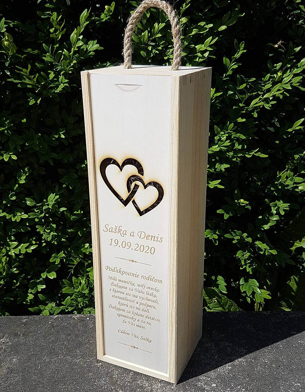 Drevený obal na vínko s poďakovaním pre rodičov