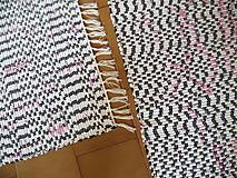 Úžitkový textil - Tkané koberce čierno-bielo-ružové - 11808306_
