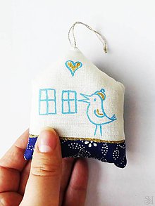 Dekorácie - Modrý domček - šitá handmade dekorácia 2 - 11816094_