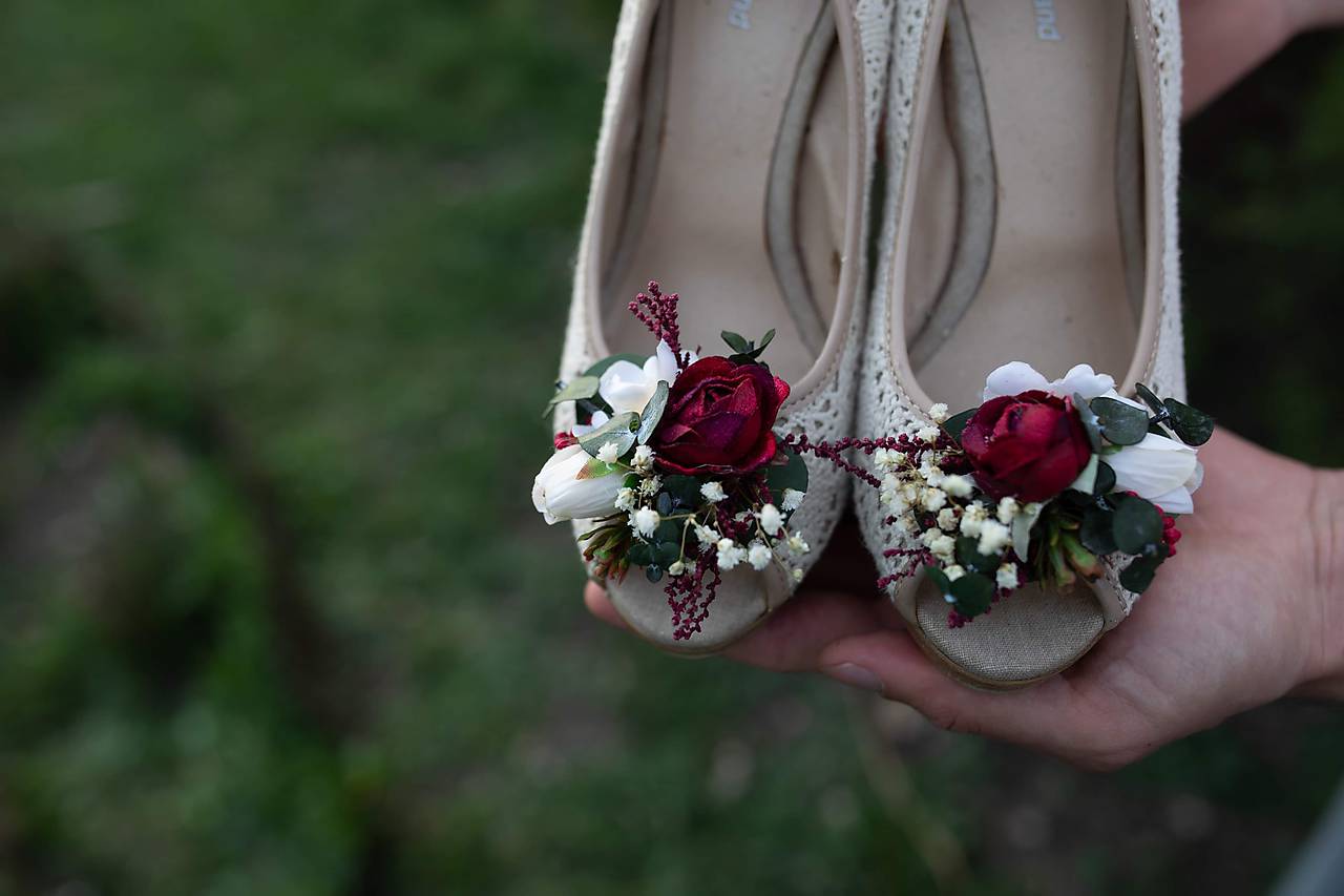 kvetinové klipy na topánky