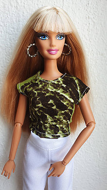 Hračky - Farebné zelené tričko pre Barbie - 11825593_