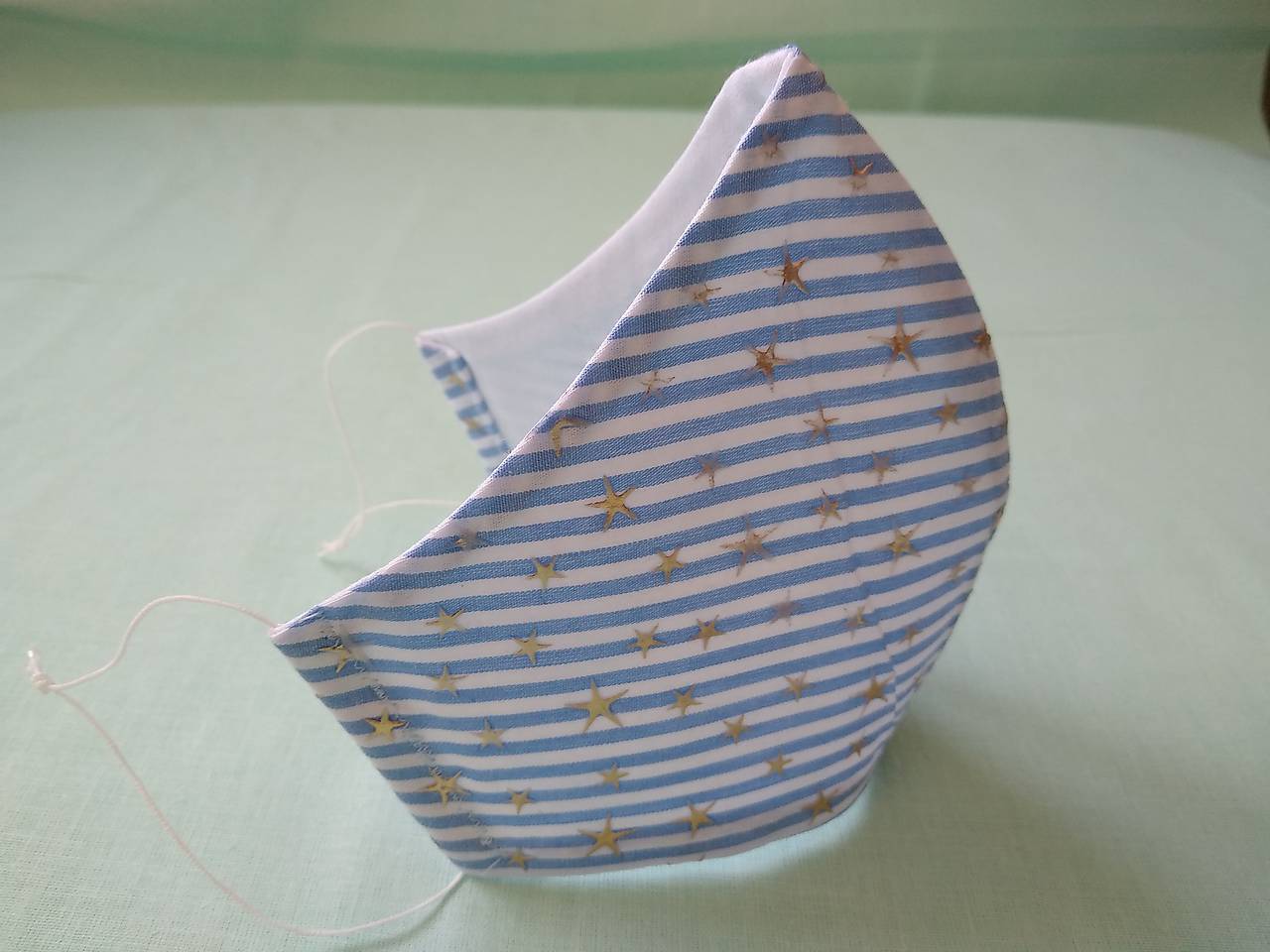 Dizajnové rúško tvarované so zlatou hviezdou dvojvrstvové