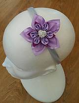 Ozdoby do vlasov - Pevná saténová čelenka s fialovým kvetom - 11833177_