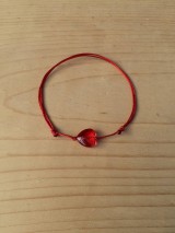jednoduchý šnúrkový náramok s červeným srdcom (Červená)