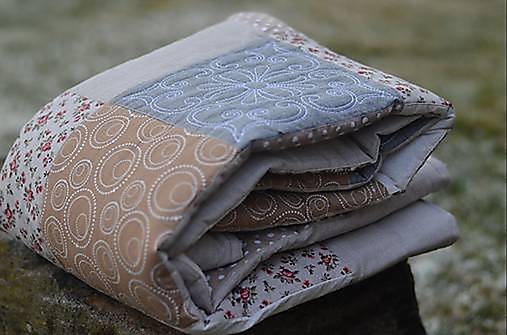 Úžitkový textil - Patchworkova deka na zelanie - 11870322_