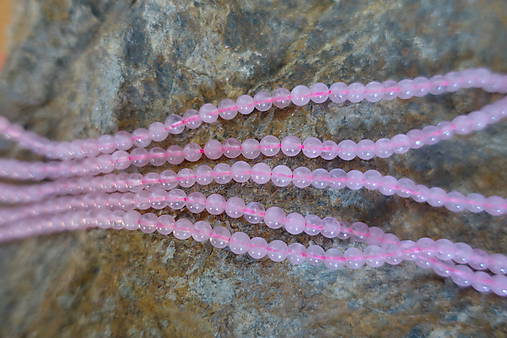 Minerály - Ruženín 4mm (1 šnúra (42ks)) - 11884621_