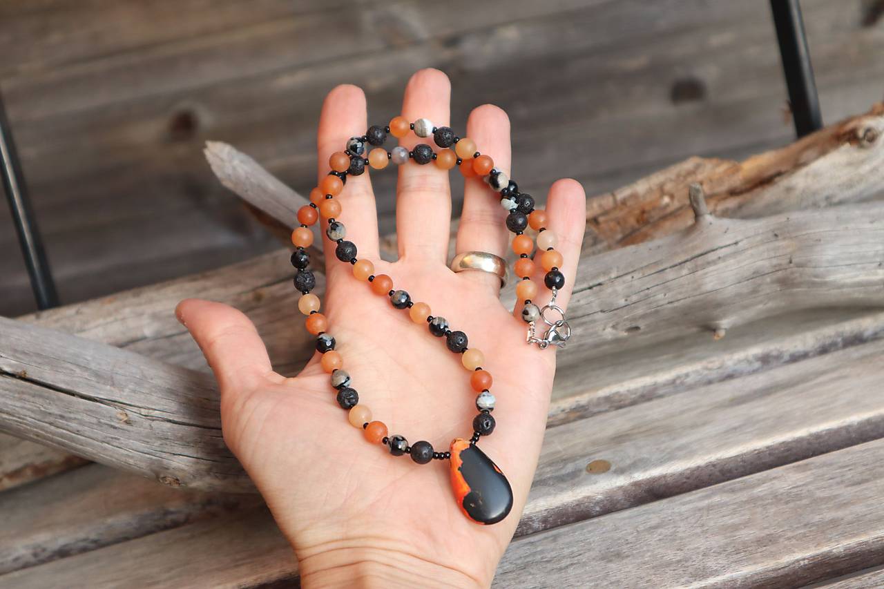 Náhrdelník z minerálu láva, achát, aventurín