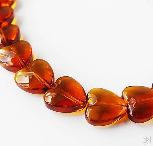 Korálky - Sklenené korálky hnedé srdiečka 10 mm - 11885021_