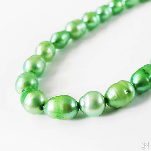 Zelené riečne perly 5x7 mm - 1 ks