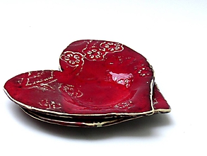 Príbory, varešky, pomôcky - tanierik srdce červené (L 15x15 cm vzor kvet) - 11889611_