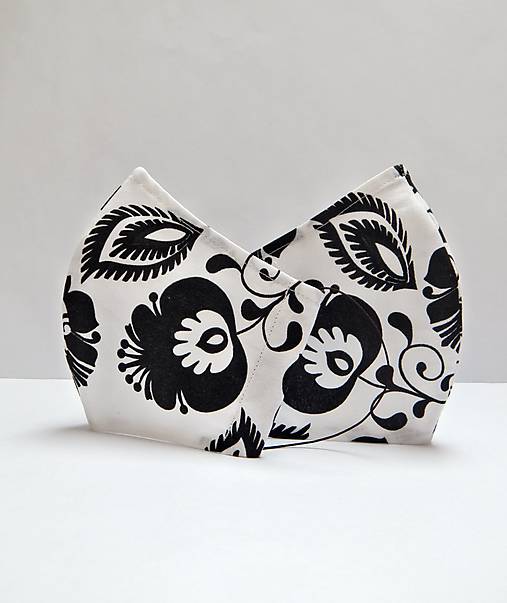 Rúška - Textilné rúško na tvár dvojvrstvové BLACK AND WHITE FLOWERS s antibakteriálnou bavlnou - 11892155_