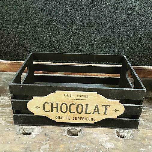 “Stará bednička so štítkom” (Chocolat)