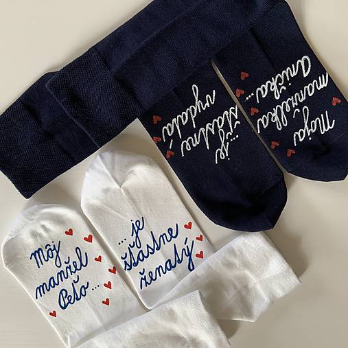 Maľované ponožky s nápisom: "Môj manžel (Moja manželka) je šťastne ženatý (vydatá)" (+ doplnené mená)
