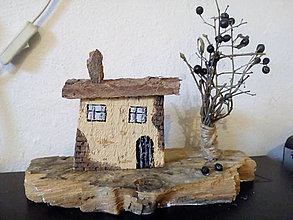 Sochy - stary naivny dreveny dom - 11901608_