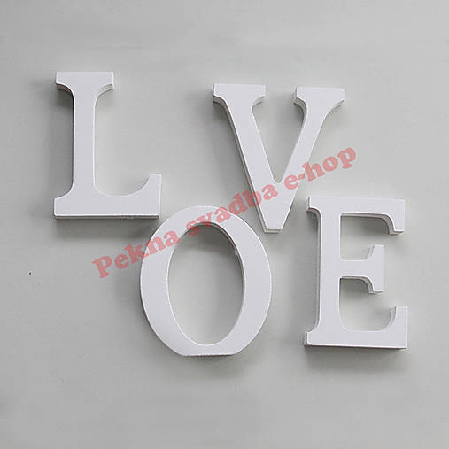 Drevený biely nápis LOVE