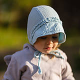 Detské čiapky - Mušelínový čepiec s volánmi light blue - 11910886_
