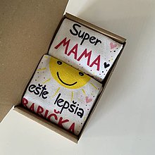 Ponožky, pančuchy, obuv - Maľované ponožky s nápisom : "Super MAMA/MAMKA/ ešte lepšia BABIČKA" - 11909365_