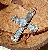Náhrdelníky - krížik s opalitom - 11908543_