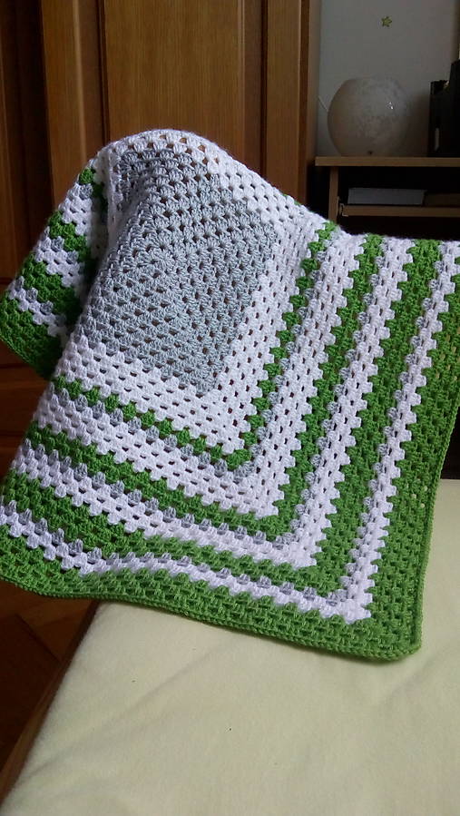 Zelená háčkovaná deka