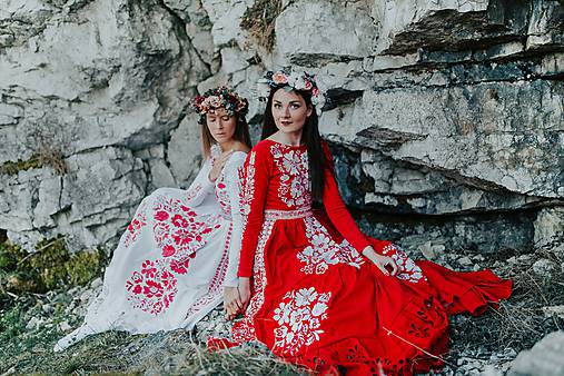 červeno biele vyšívané šaty Poľana
