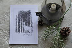 Kresby - Srnka medzi kmeňmi stromov Art Print - 11944684_