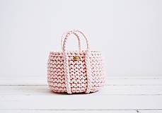 Ručne pletený košík s rúčkami - ružový