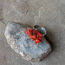 Prstene - Cínovaný prsteň Hrkálka (Červený jaspis) - 11978233_