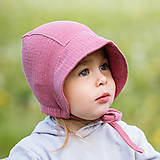 Detské čiapky - Mušelínový čepiec aubergine - 11976767_