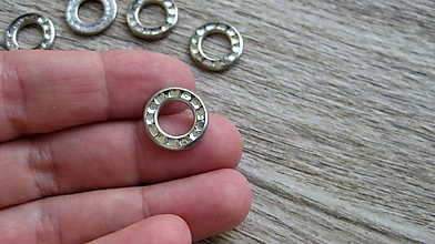 Komponenty - Ozdobný štrasový krúžok, 1 ks (platina 15 mm) - 11975777_