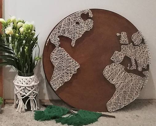 Dekorácie - Drevený string art obraz "Celý môj svet" - 11981596_