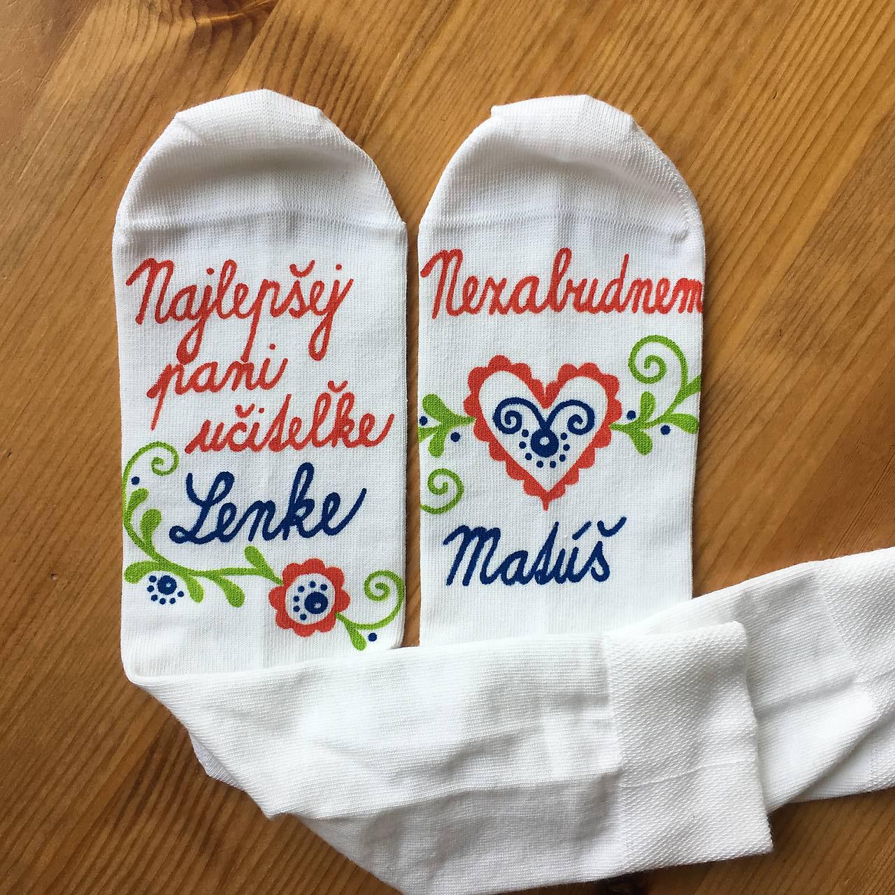 Maľované ponožky pre naj PANI UČITEĽKU (Folk + meno/ Nezabudnem...meno)